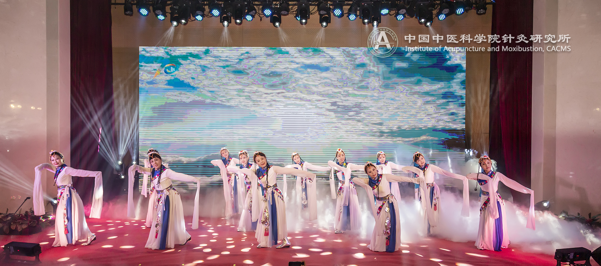3.《白衣的天使》.jpg
