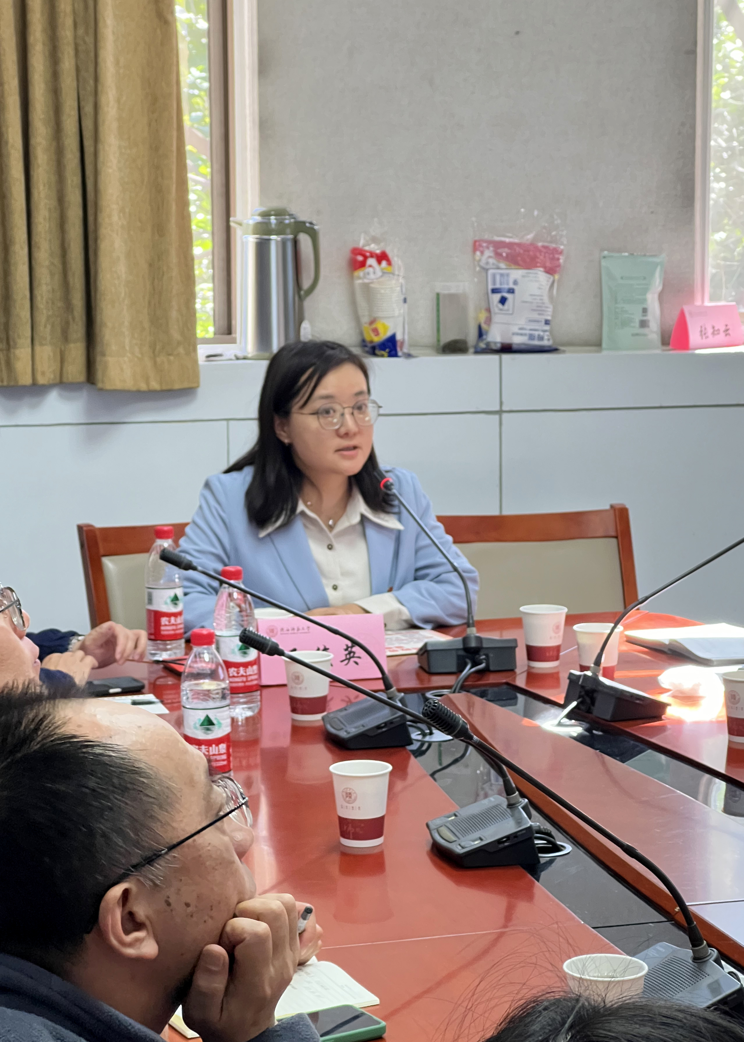 pic2 基础三支部王俊英进行学术汇报.jpg