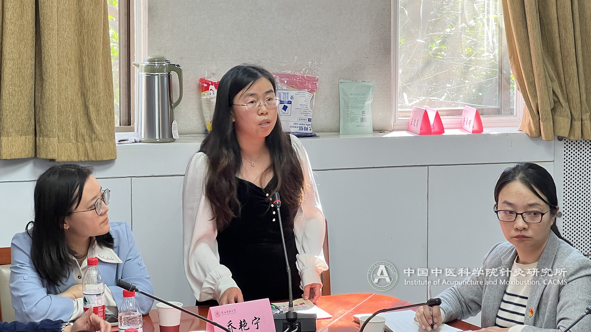 pic4 现代教学技术教育部重点实验室教工党支部乔艳宁老师进行学术汇报.jpg