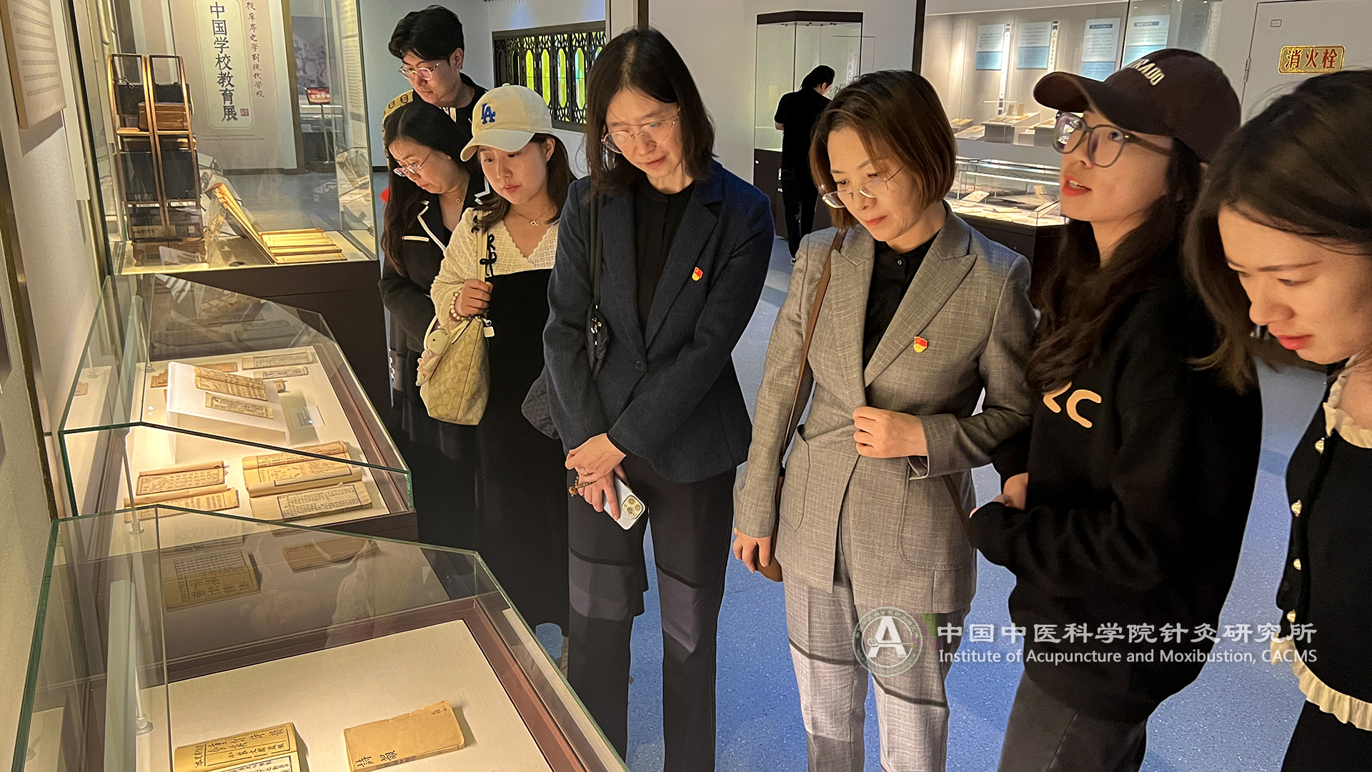 pic6 基础三支部成员参观陕西师范大学教育博物馆.jpg